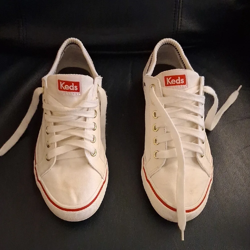 Keds Softerra White Canvas Low-Top Sneakers with Red & Blue Accents Sz 7M - Picture 2 of 8